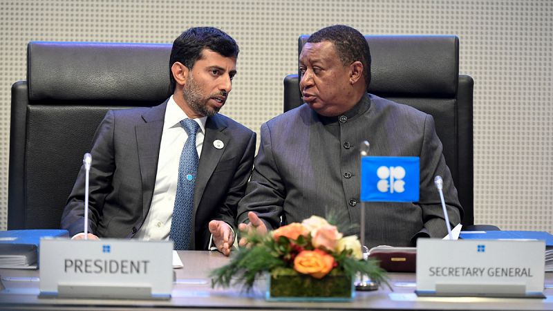 El acuerdo de la OPEP para recortar la producción de crudo queda pendiente de una reunión con países no miembros