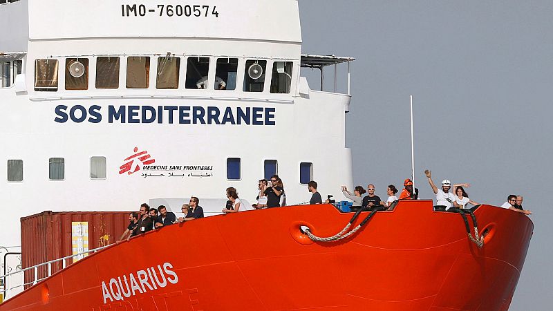 El Aquarius deja sus actividades de rescate de inmigrantes en el Mediterráneo