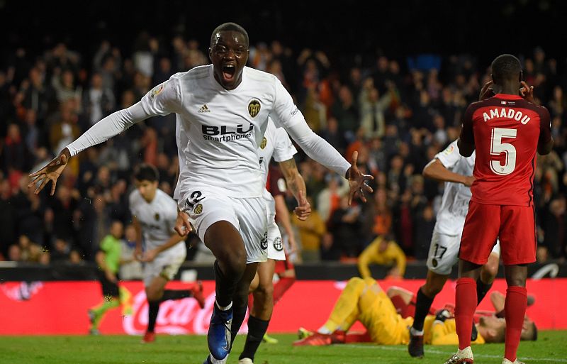 Diakhaby, en la prolongación, impide la victoria del Sevilla en Mestalla