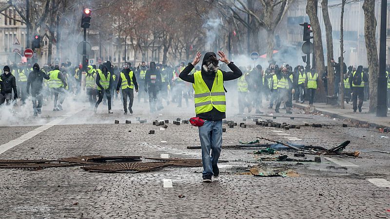 La presión crece sobre Macron, que convoca a patronal y sindicatos tras otra jornada con más de 2.000 detenidos