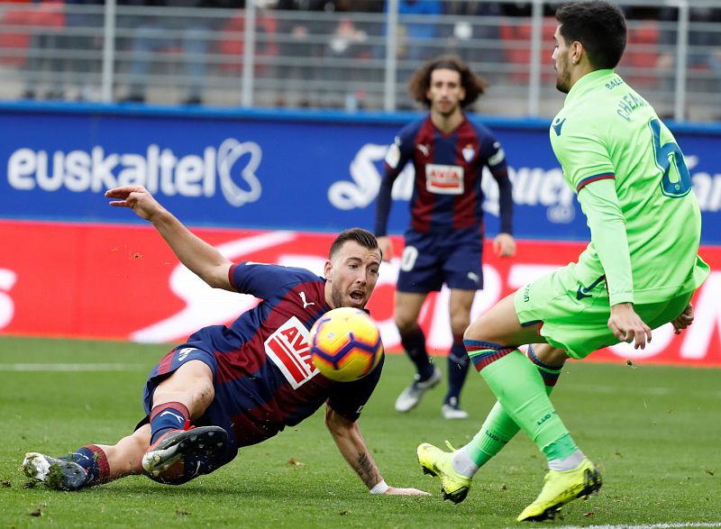 Eibar y Levante empatan en un partido frenético con ocho goles