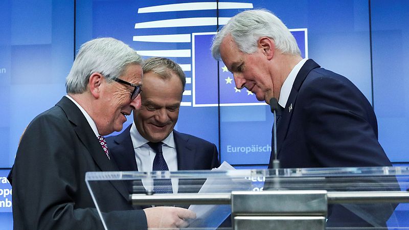 Bruselas se dice dispuesta a ayudar a May pero avisa de que no renegociará el acuerdo del 'Brexit'
