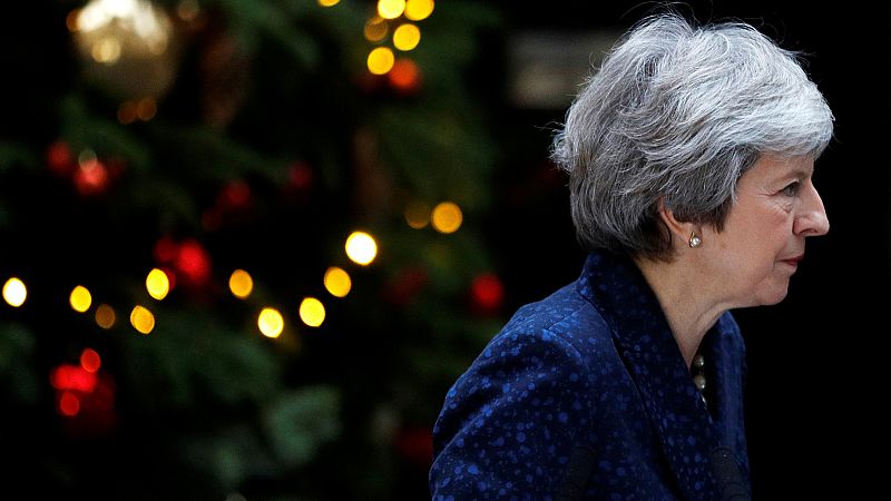 May se enfrenta a una cuestión de confianza interna por el ala dura de su propio partido