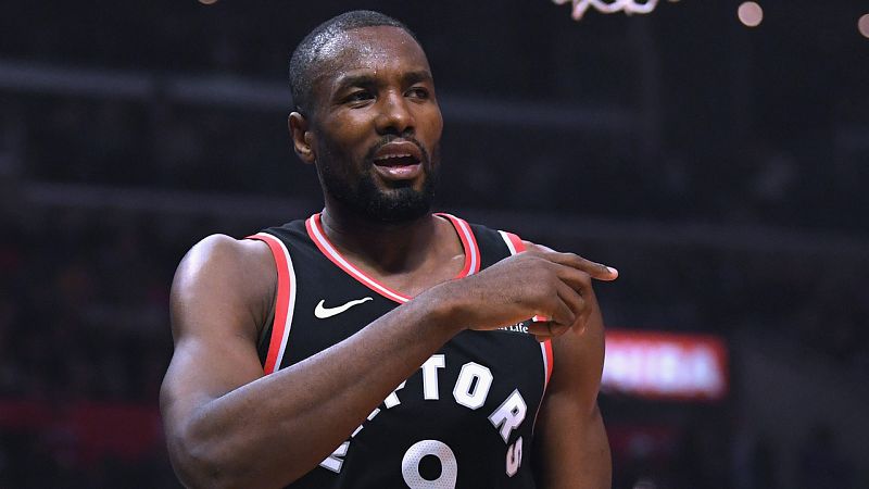 Los Raptors, más líderes con Ibaka estelar; los Suns, más colistas con su 10ª derrota seguida