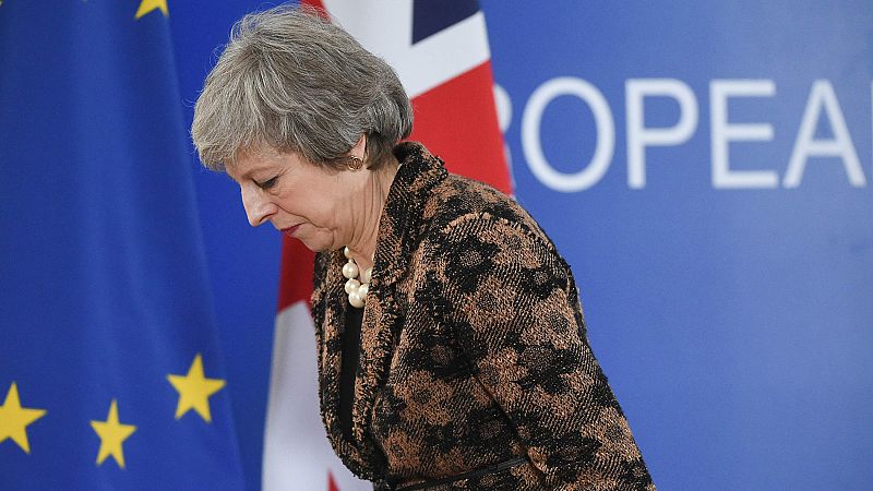 La UE se resiste a darle aire a May y la emplaza a negociar la relación futura para desbloquear el 'Brexit'