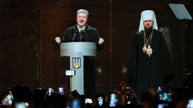 Poroshenko anuncia la creación de la iglesia ortodoxa ucraniana independiente de Moscú