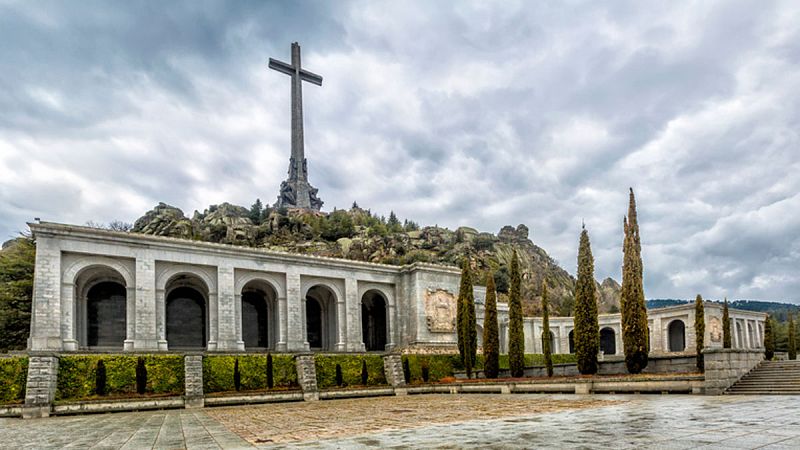 El Tribunal Supremo decide este lunes si frena de forma cautelar la exhumación de Franco