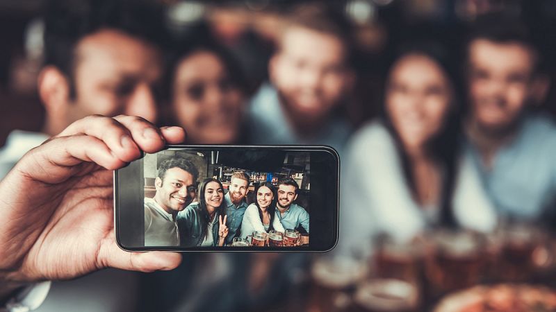 La RAE admite las palabras 'meme', 'selfi', 'escrache', 'viagra' y 'sororidad'