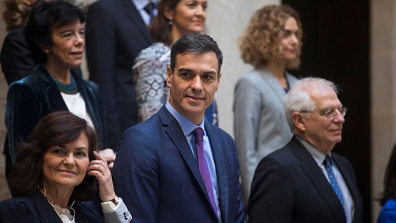 El Gobierno intenta "encauzar el conflicto en Cataluña" con un Consejo de Ministros cargado de gestos simbólicos