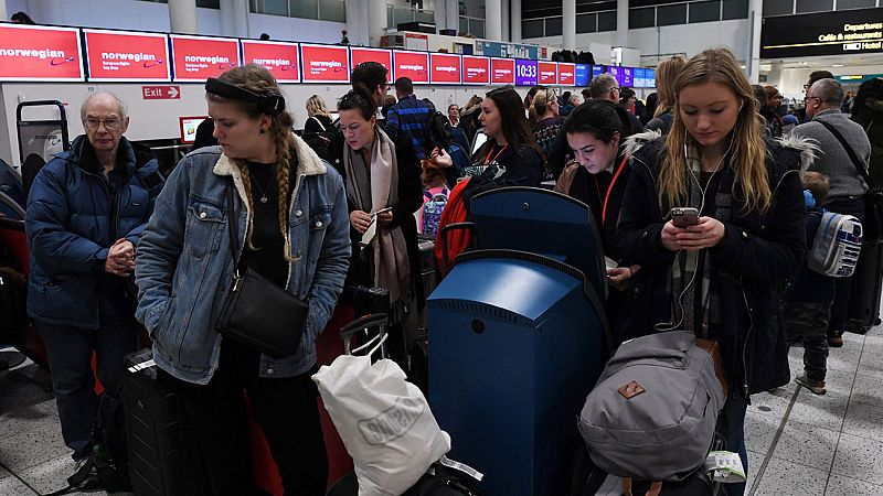 El aeropuerto de Gatwick vuelve a sufrir un cierre temporal tras el avistamiento de otro dron