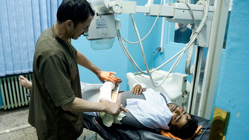 Mueren 43 personas y 25 resultan heridas en un ataque a un viceministerio en Kabul