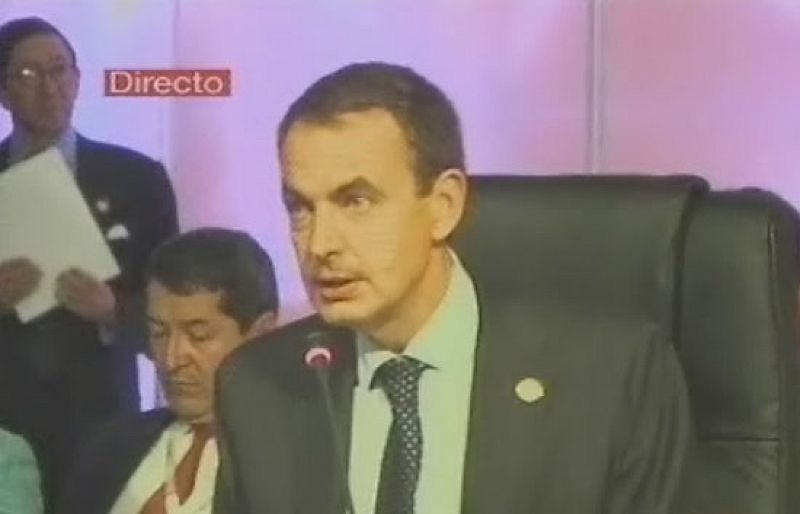 Zapatero aboga por "una revisión en profundidad" del sistema financiero