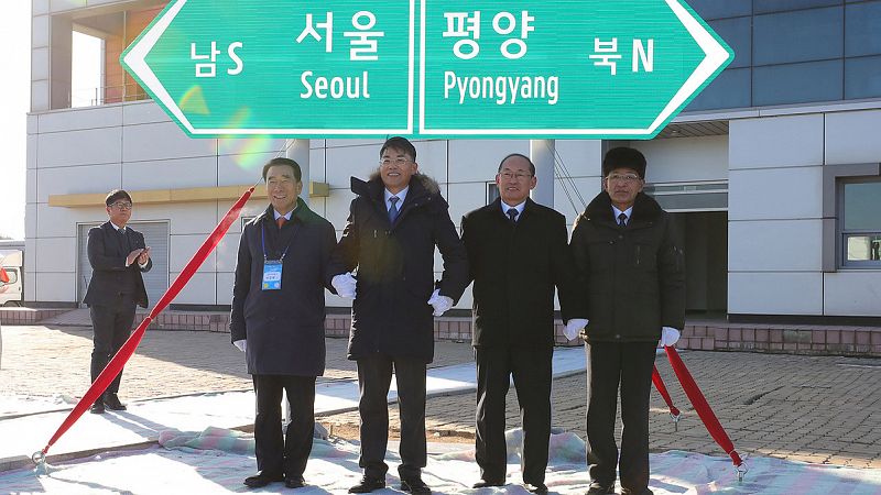 Las dos Coreas inauguran simbólicamente el proyecto para volver a conectarse por tren y carretera