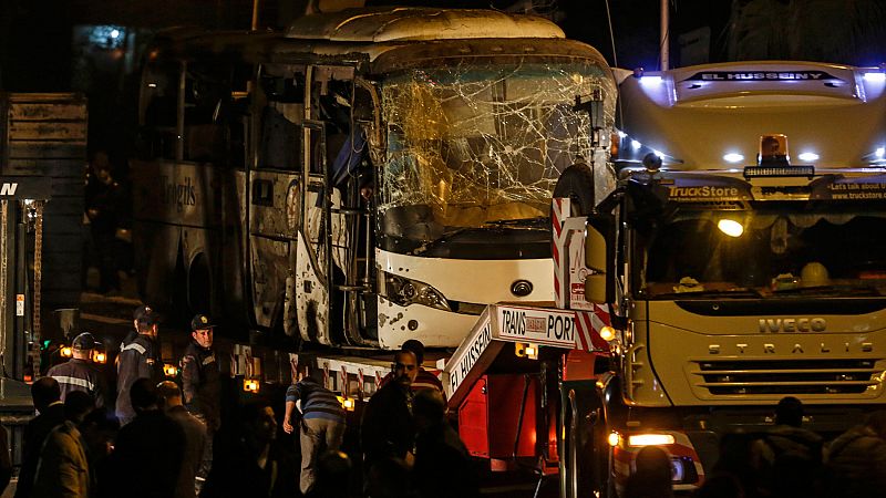 Egipto mata a 40 supuestos terroristas tras el atentado contra un autobús turístico en Giza