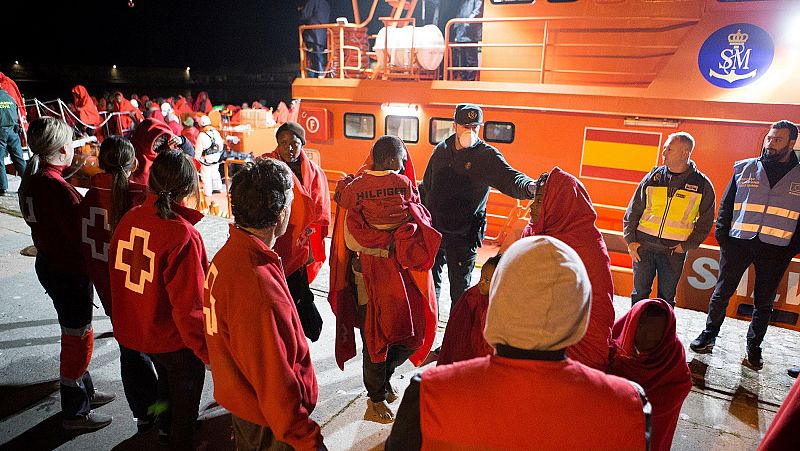 Rescatados más de un centenar de migrantes en tres pateras en las costas españolas en las primeras horas de 2019