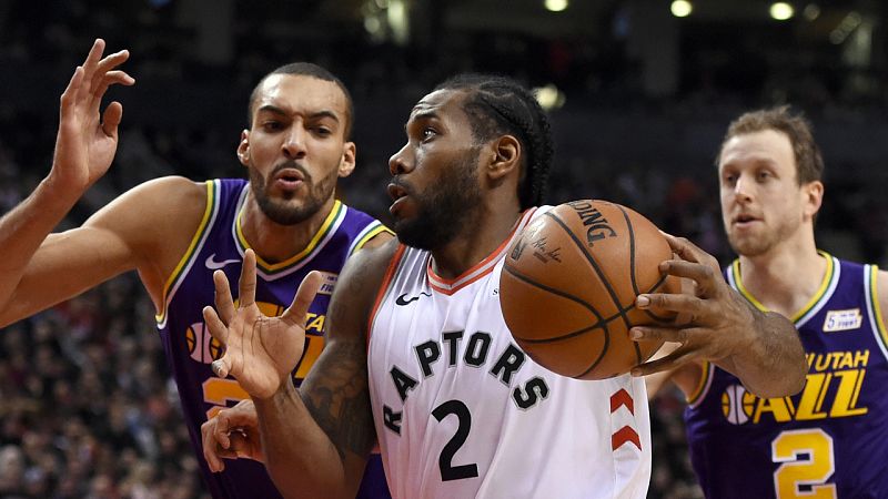 El mejor Leonard mantiene a los Raptors en la brecha