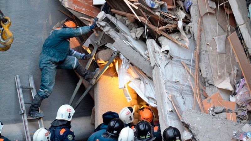 Ascienden a 22 los muertos por el derrumbe de un edificio en Rusia