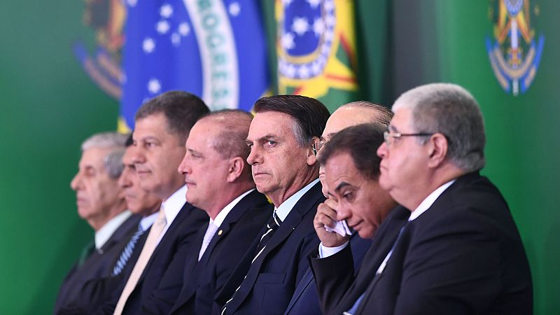 El Gobierno de Bolsonaro destituirá a todos los funcionarios con ideas "comunistas"
