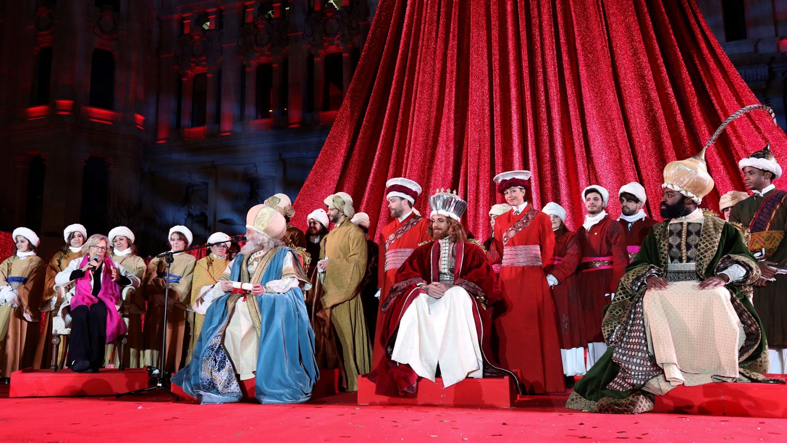 Miles de niños reciben a los Reyes Magos