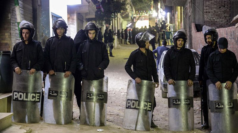 Muere un policía al desactivar un explosivo colocado cerca de una iglesia en El Cairo