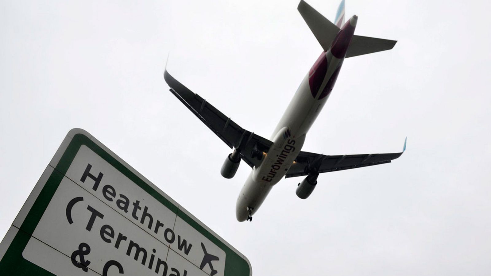 El avistamiento de un dron paraliza durante una hora el aeropuerto de Heathrow