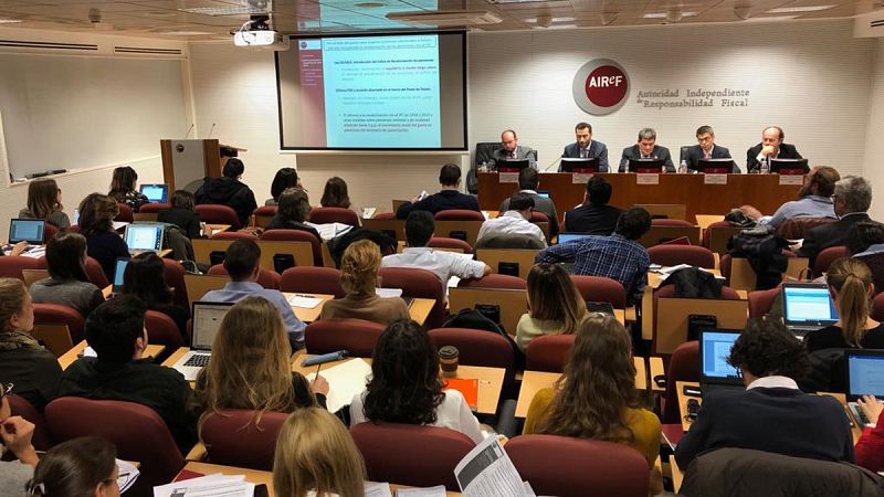 La autoridad fiscal propone eliminar el déficit de la Seguridad Social traspasando gastos al Estado