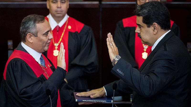 Maduro jura su segundo mandato en Venezuela sin apenas respaldo internacional