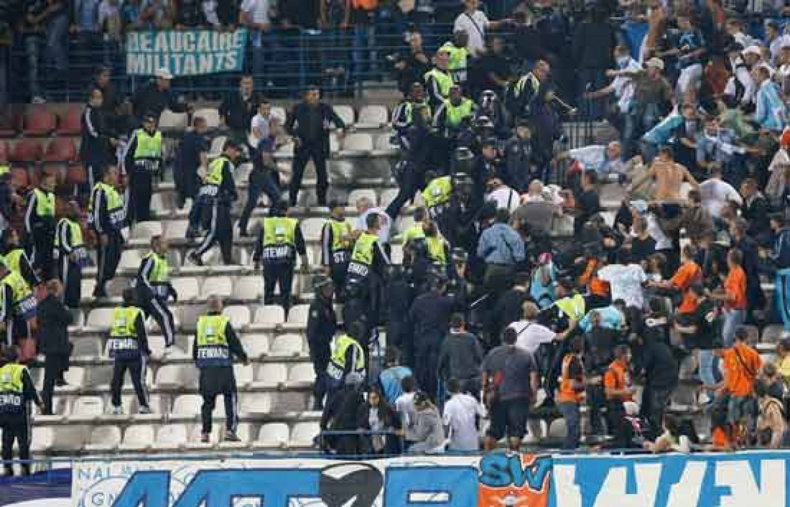 La UEFA ha emitido su veredicto. Reduce a un encuentro la sanción impuesta por los incidentes contra el Olympique, pero este partido deberá jugarse en el Calderón a puerta cerrada.