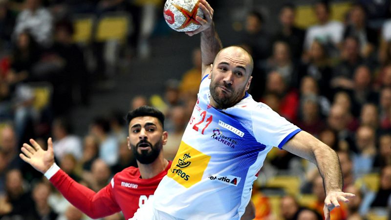 España arranca con buen pie y mejor mano en el Mundial