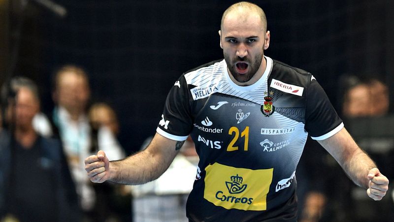 Espa�a no desafina y se impone con superioridad a Islandia