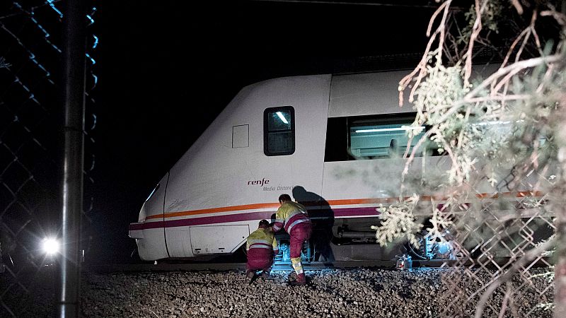 Nuevo incidente en un tren de la línea a Extremadura al salirse de la vía