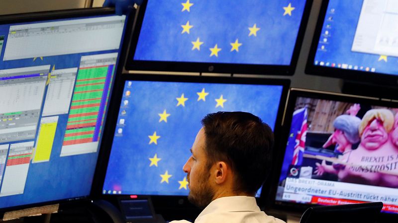 Las Bolsas europeas ignoran el 'Brexit' y la libra sigue al alza