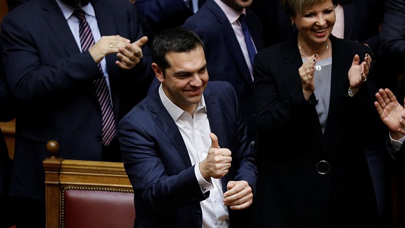 Alexis Tsipras supera la cuestión de confianza promovida tras romperse la coalición en Grecia
