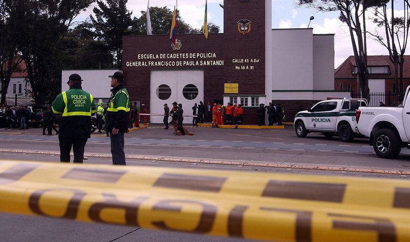 Al menos 21 muertos en el atentado con coche bomba contra una academia de policía en Bogotá