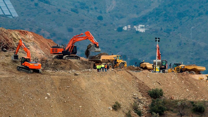 El túnel vertical paralelo al pozo donde se busca a Julen está previsto que acabe esta noche