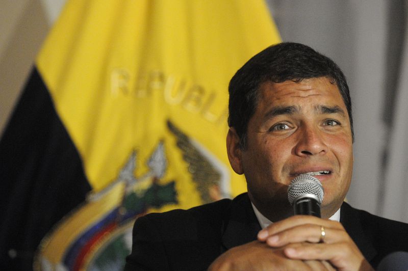 El presidente de Ecuador reitera que Repsol-YPF "se va del país"