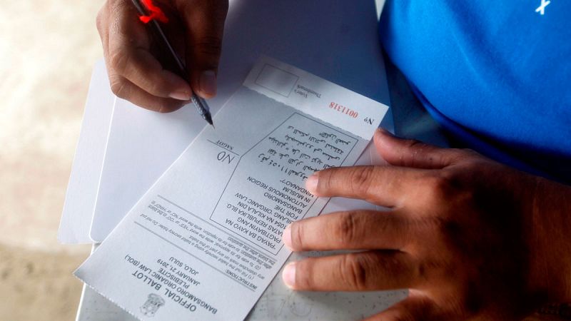 El sur musulmán de Filipinas vota con normalidad en el plebiscito sobre la paz