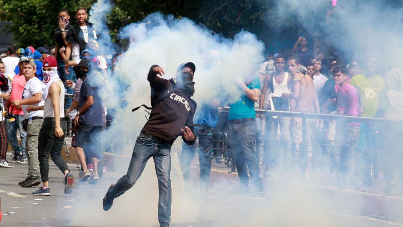 Al menos 26 muertos en las protestas que sacuden Venezuela