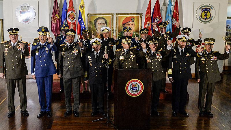 La cúpula militar y judicial venezolana respalda a Maduro y rechaza al "presidente autoproclamado" Guaidó