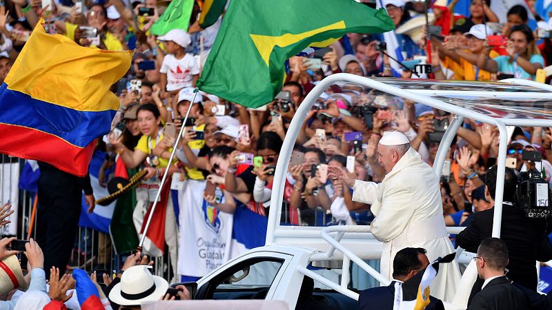 El papa Francisco anima a los jóvenes a desautorizar a quienes los excluyen