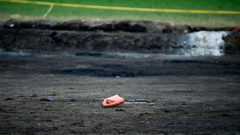 Suben a 109 los muertos por una explosión durante una toma ilegal de gasolina en México