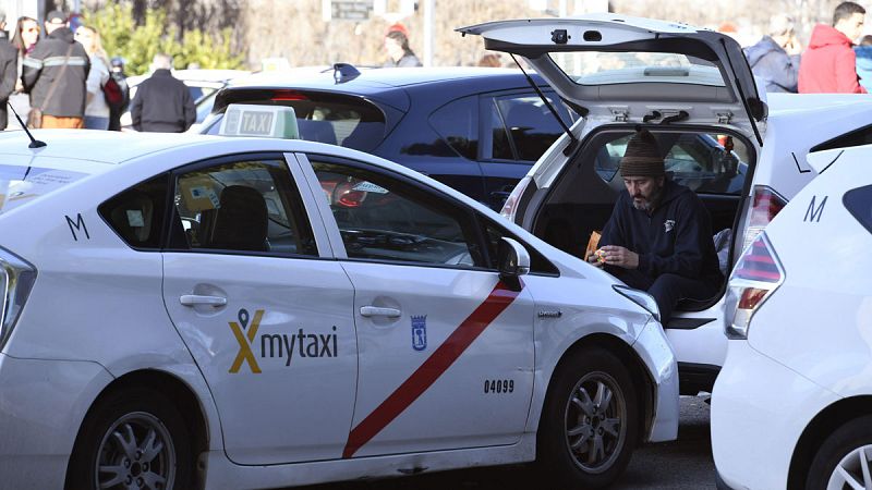 La Comunidad de Madrid advierte a los taxistas en su sexto día de huelga de que no cederá a sus "chantajes"