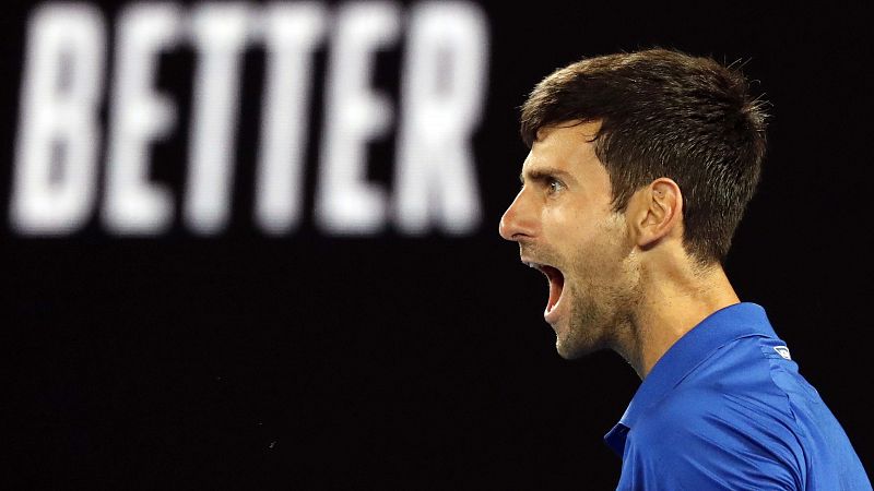 Novak Djokovic barre a Rafa Nadal en la final y alza su séptimo Abierto de Australia
