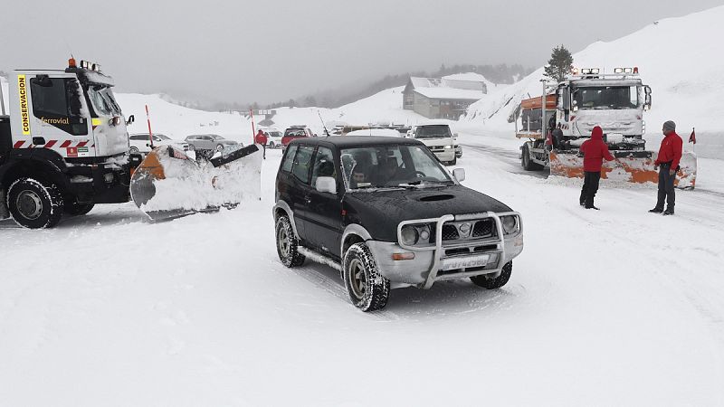 Un nuevo frente frío pone en alerta a 36 provincias por riesgo de viento, nevadas, olas y aludes