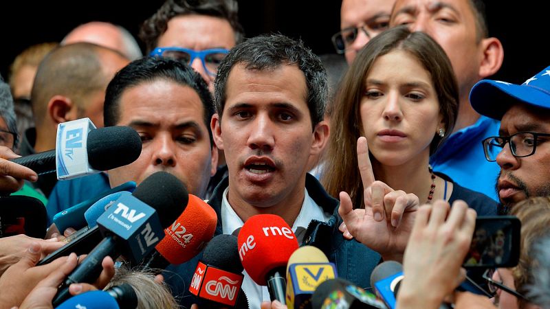 Guaidó convoca nuevas movilizaciones para instar a los militares a abandonar a Maduro