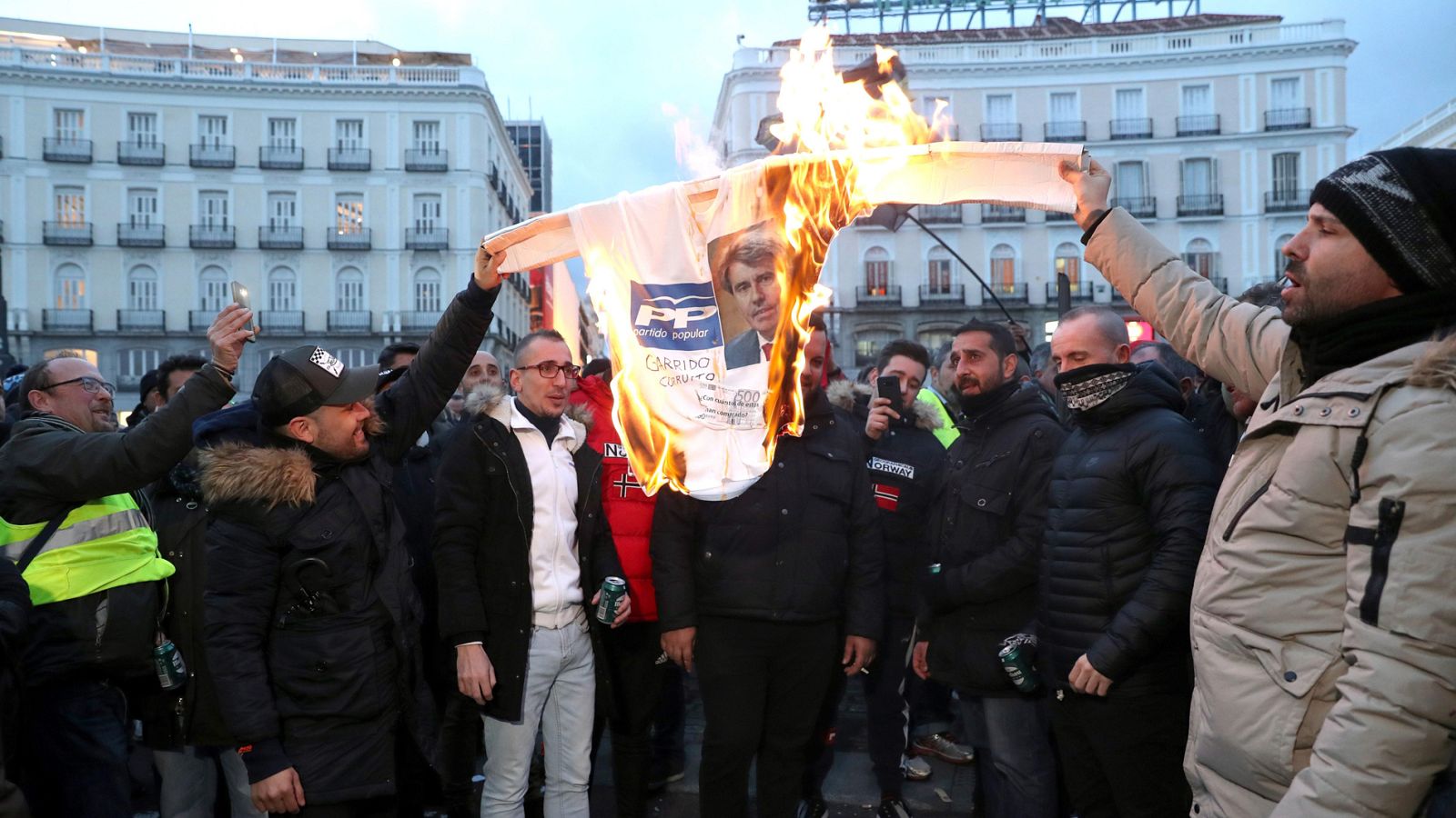 Los taxistas madrileños continúan con las protestas y piden a la Comunidad negociar | Ver