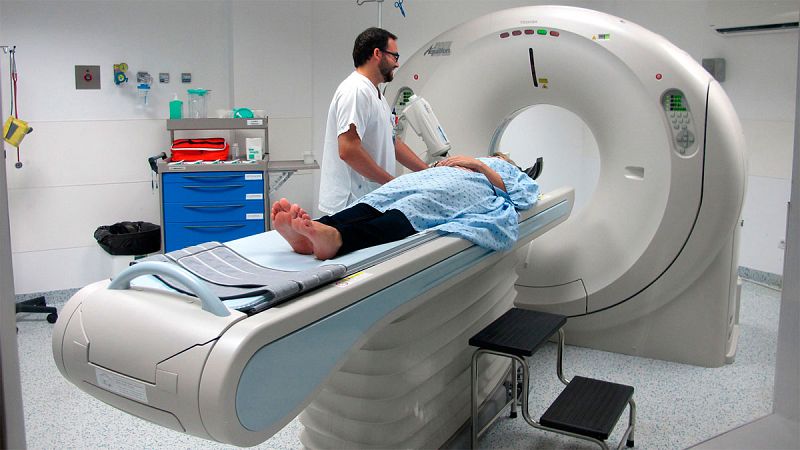 Asistencia a los mayores, espera y salud bucodental, principales preocupaciones sanitarias de los españoles