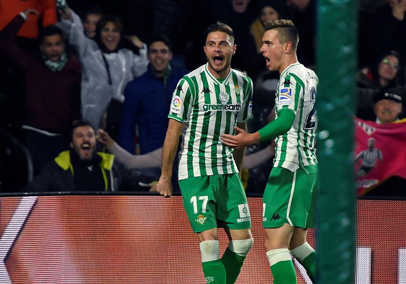 El Betis remonta en la prórroga y sigue soñando con la final en su casa