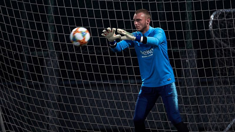 Cillessen se lesiona en un sóleo y estará seis semanas de baja