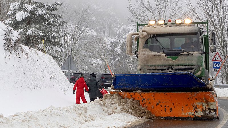 Helena se aleja tras dejar una víctima y cientos de vías cortadas por nevadas y fuertes rachas de viento